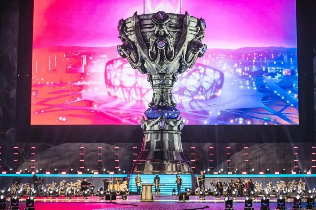 Lwx ：下一场对战LNG，看看我们两个团队在前期谁能获得优势吧